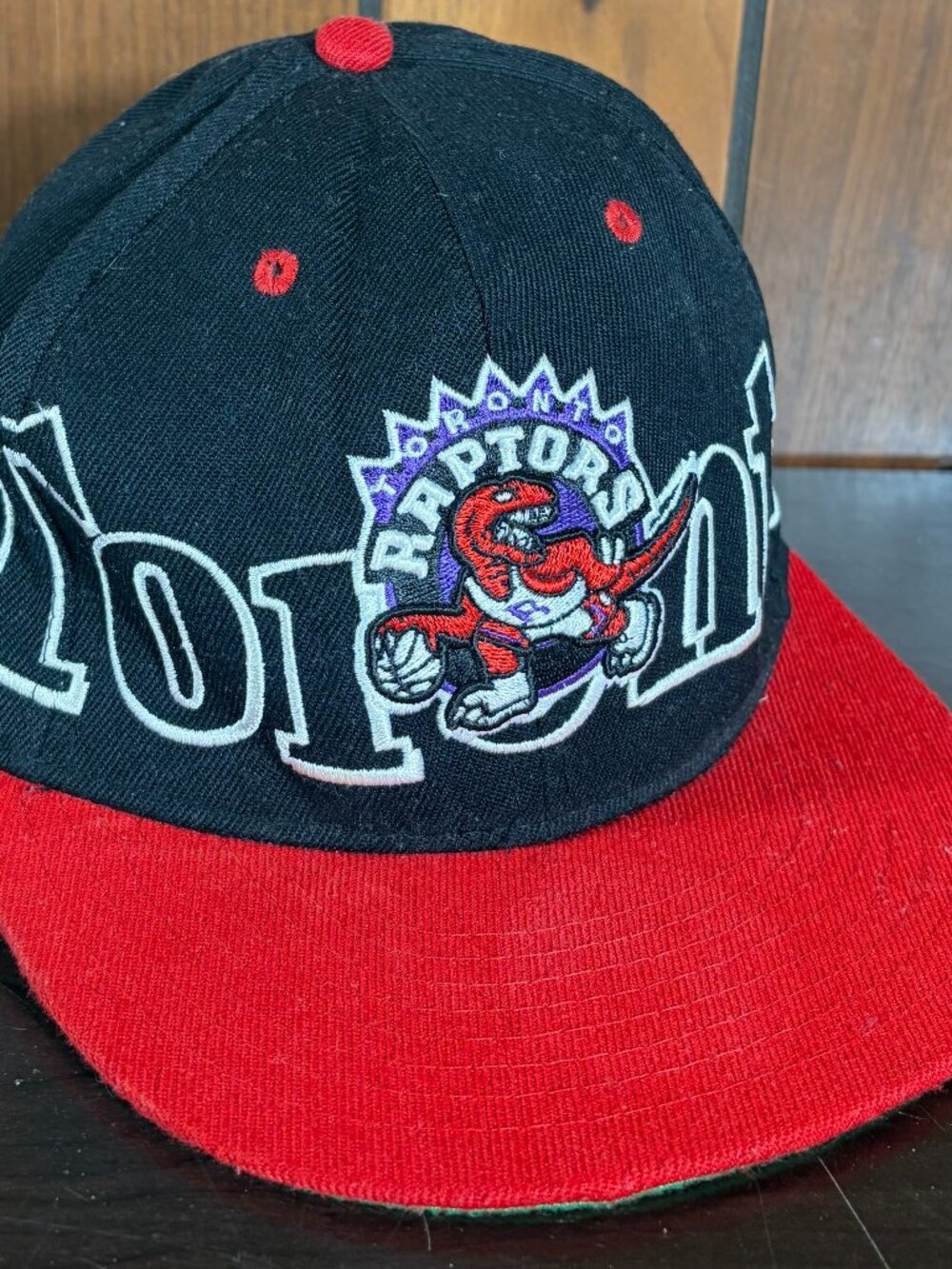 Vintage Toronto Raptors NBA Snapback Hat - 90s Bouncing Dinosaur Log Black/Red